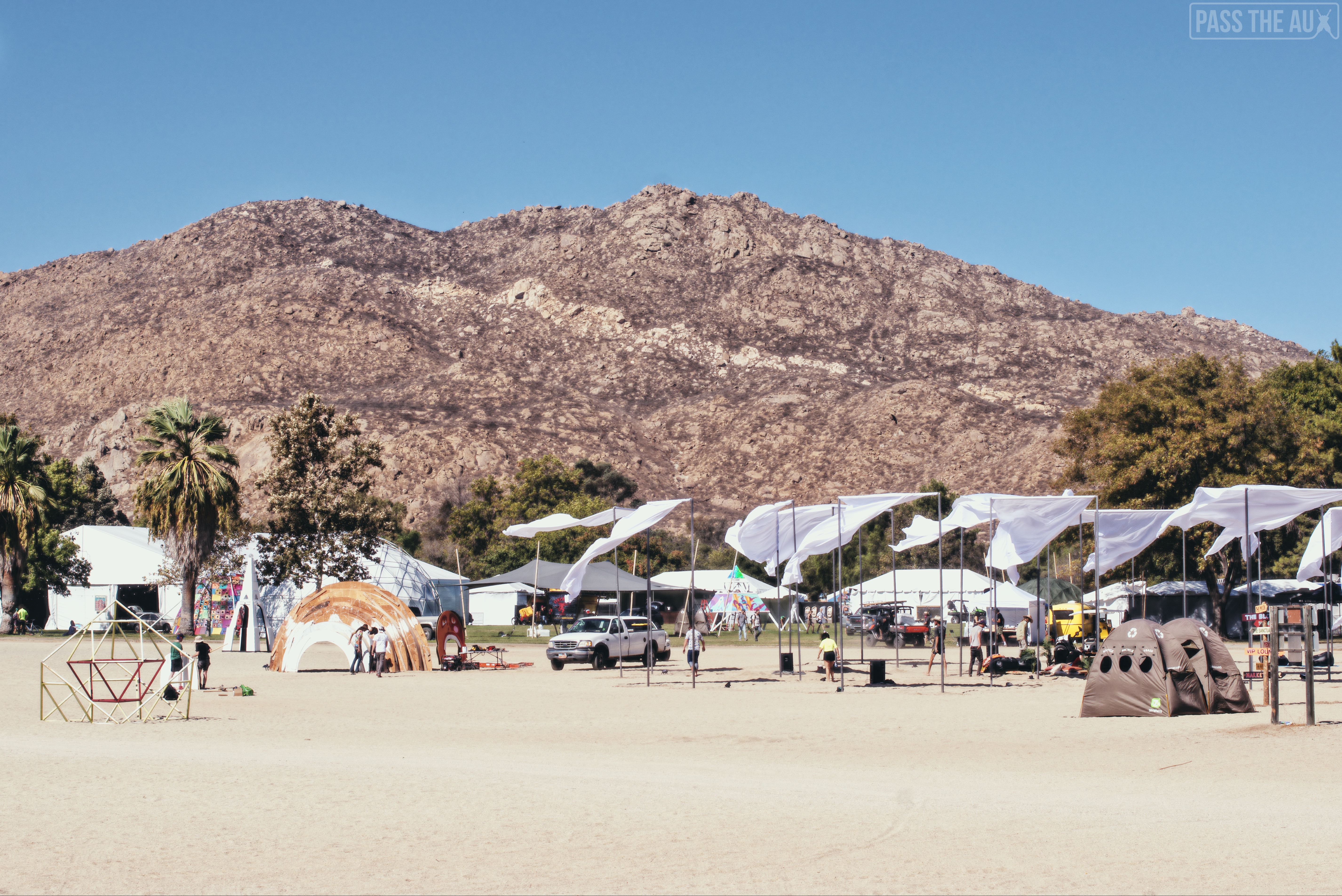 Desert Daze 2018: A review of the grounds and logistics at Lake Perris -  Pass The Aux